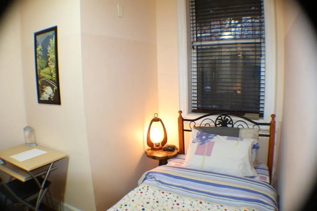 Comfy Guesthouse & Suite Toronto 2*,  Canada