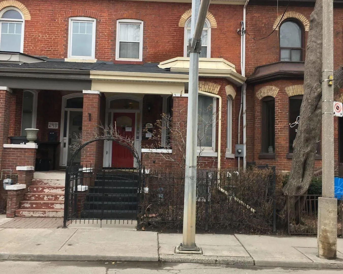Comfy Guesthouse & Suite Toronto Guest house