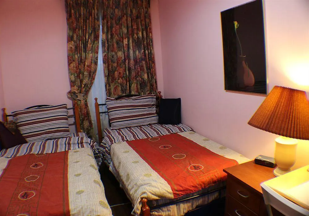 Comfy Guesthouse & Suite Toronto Guest house