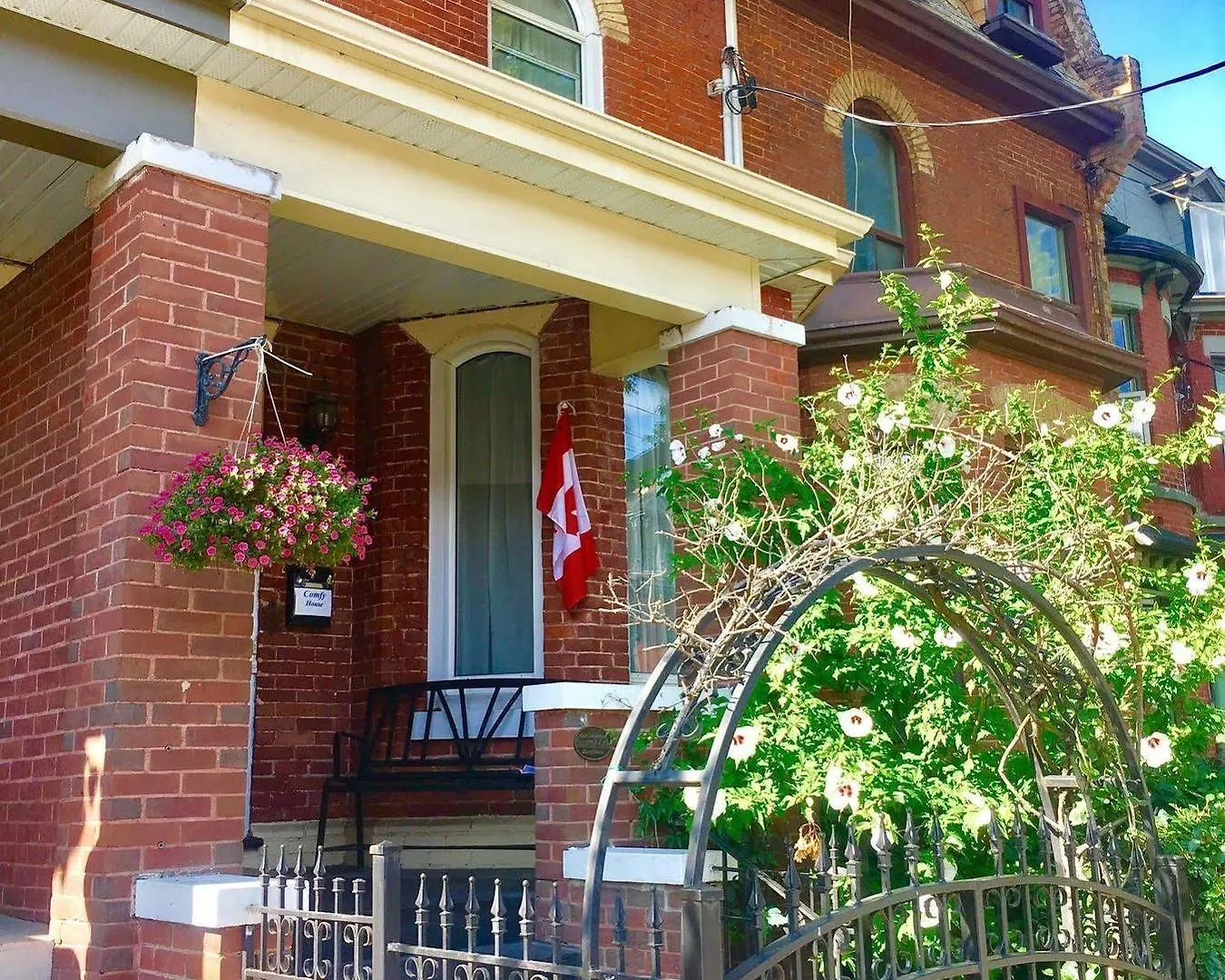 Comfy Guesthouse & Suite Toronto